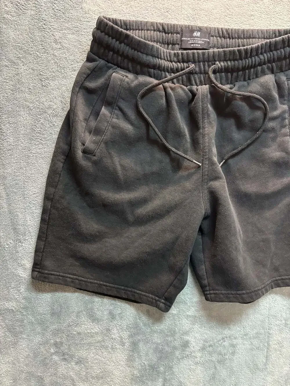 H&M Men's Regular Fit Sweat Shorts in Black